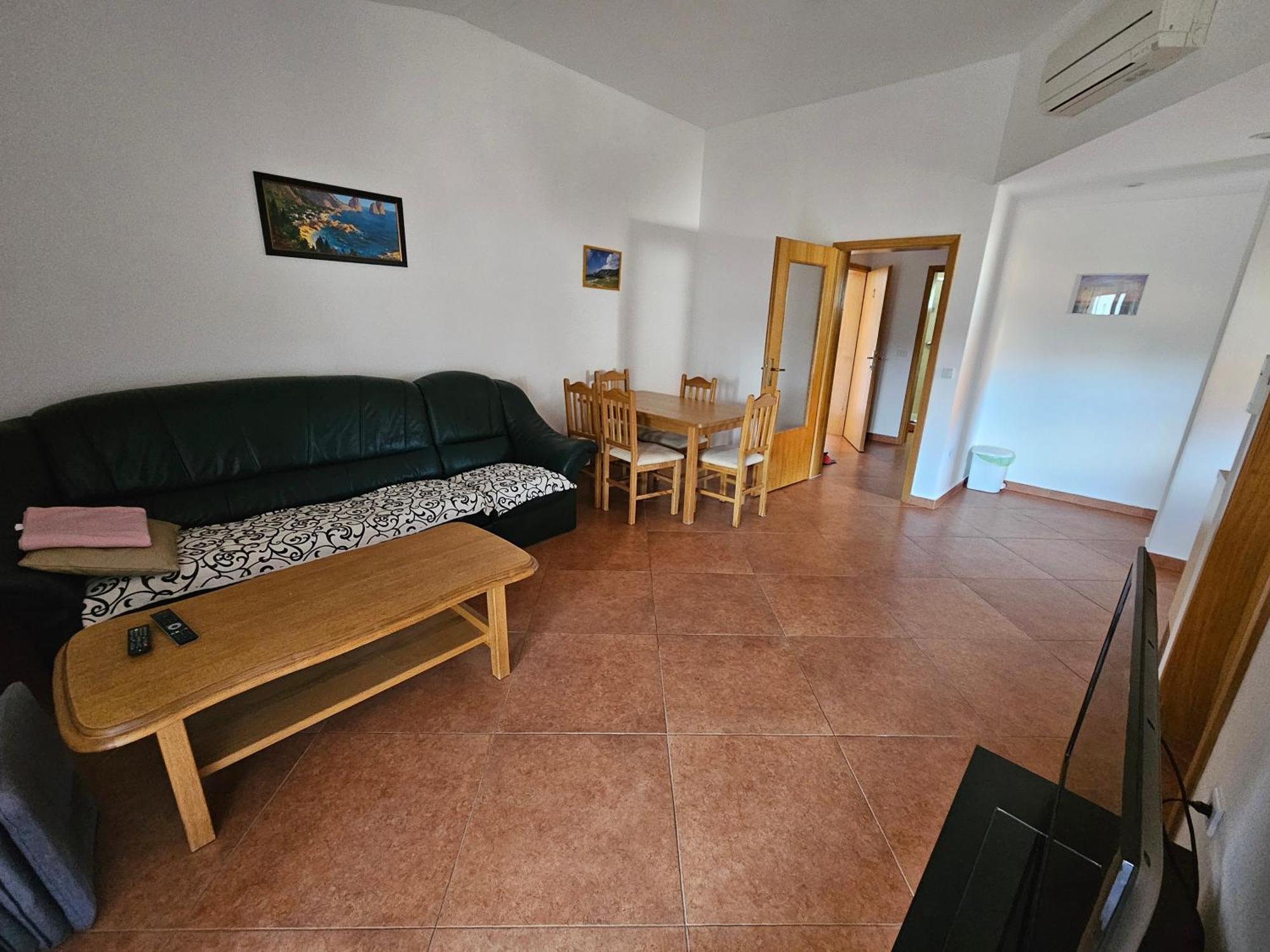 Kaja Apartment *
